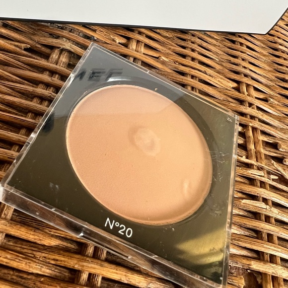 Chanel les beige Foundation powder new - Picture 4 of 6